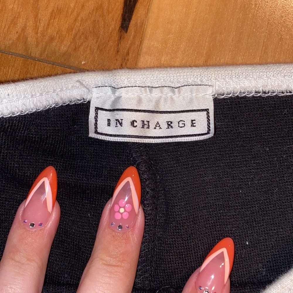 LIKE NEW- VINTAGE IN CHARGE HOT PANTS SHORTS - SIZE SMALL - Picture 3 of 4